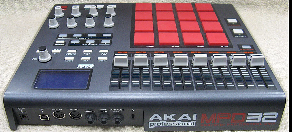 Akai MPD32 USB/Midi Pad Controller