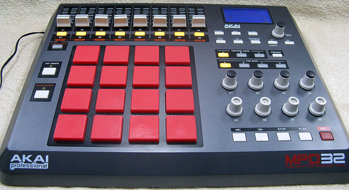 Akai MPD32 USB/Midi Pad Controller