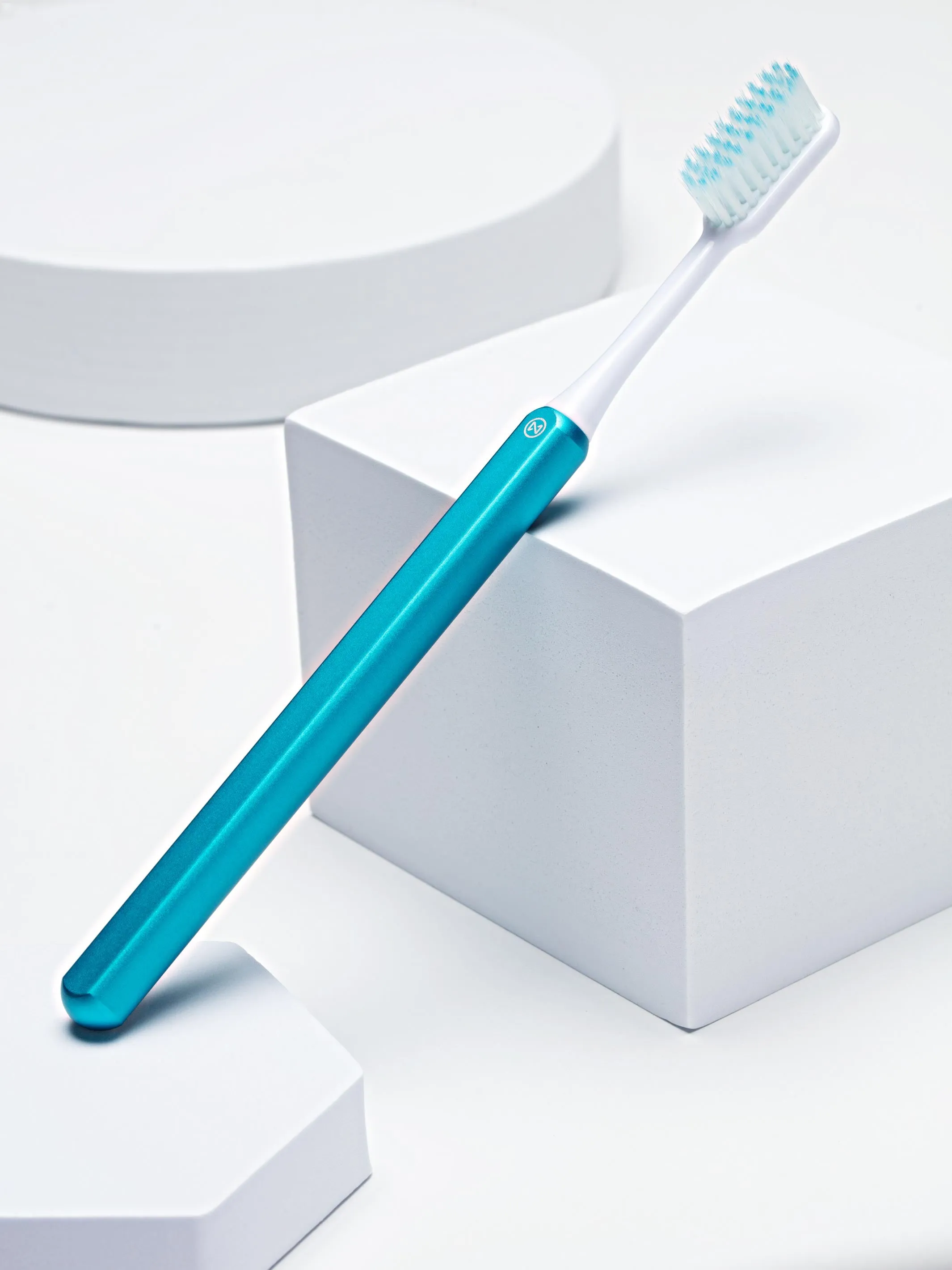 Arctic Blue Toothbrush   2 brush heads