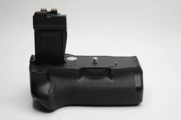 Pre-owned Canon Charger And Grip Extension Combo