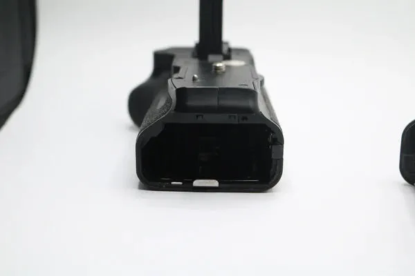 Pre-owned Canon Charger And Grip Extension Combo