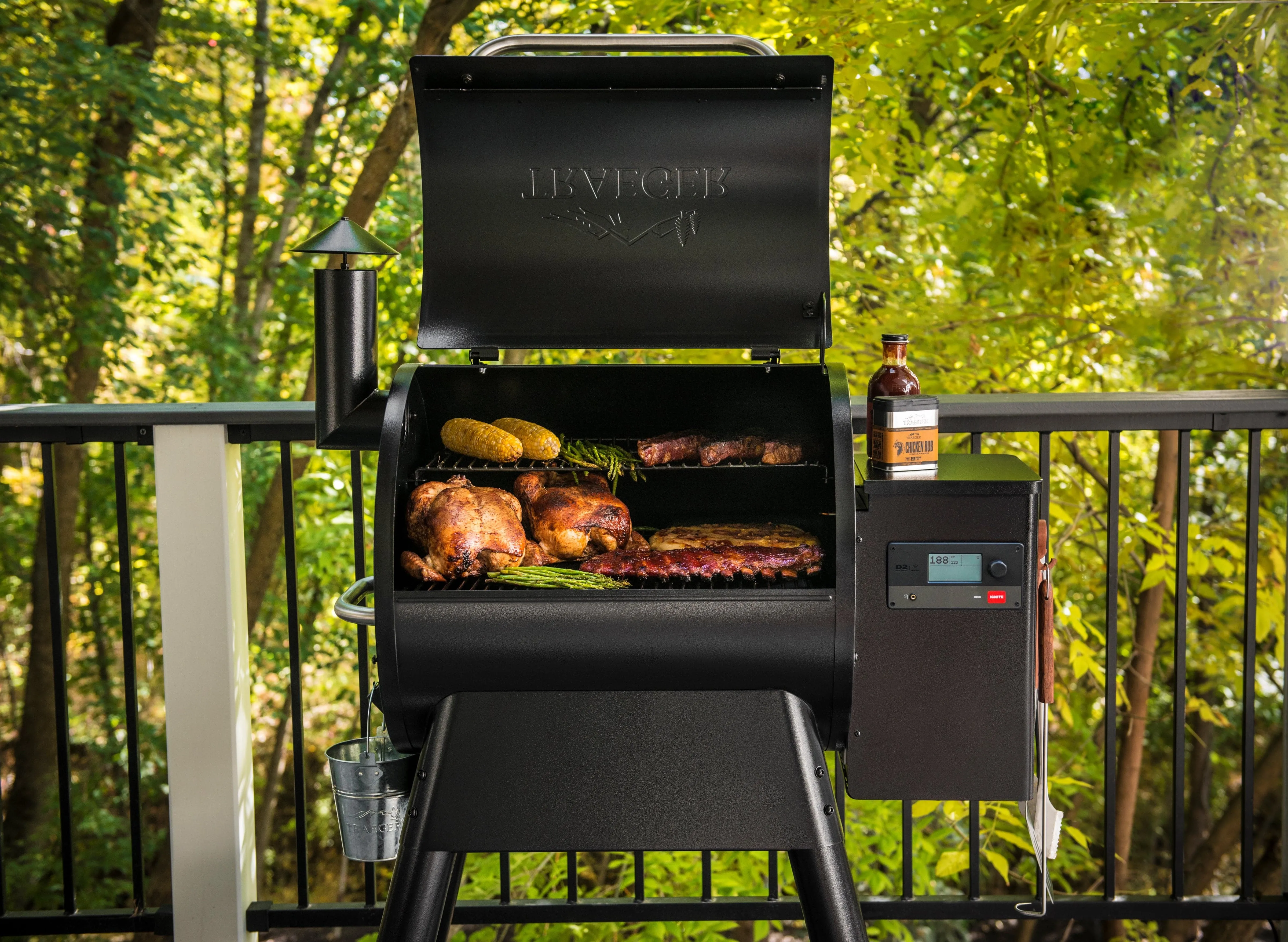 Traeger PRO 575 Pellet Grill & Smoker TFB57GLEC