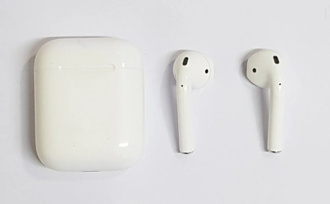 Used Apple Airpods 2nd Gen (A2031) with White Case